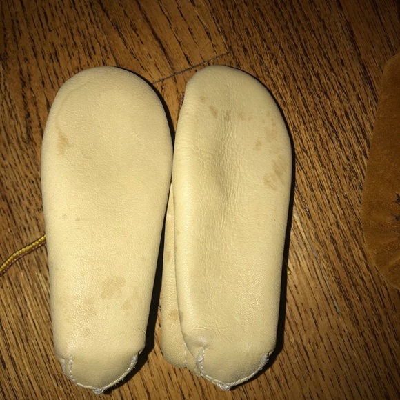 Hiawatha by Bastien leather Moccasins, baby sz 6 - Picture 2 of 4